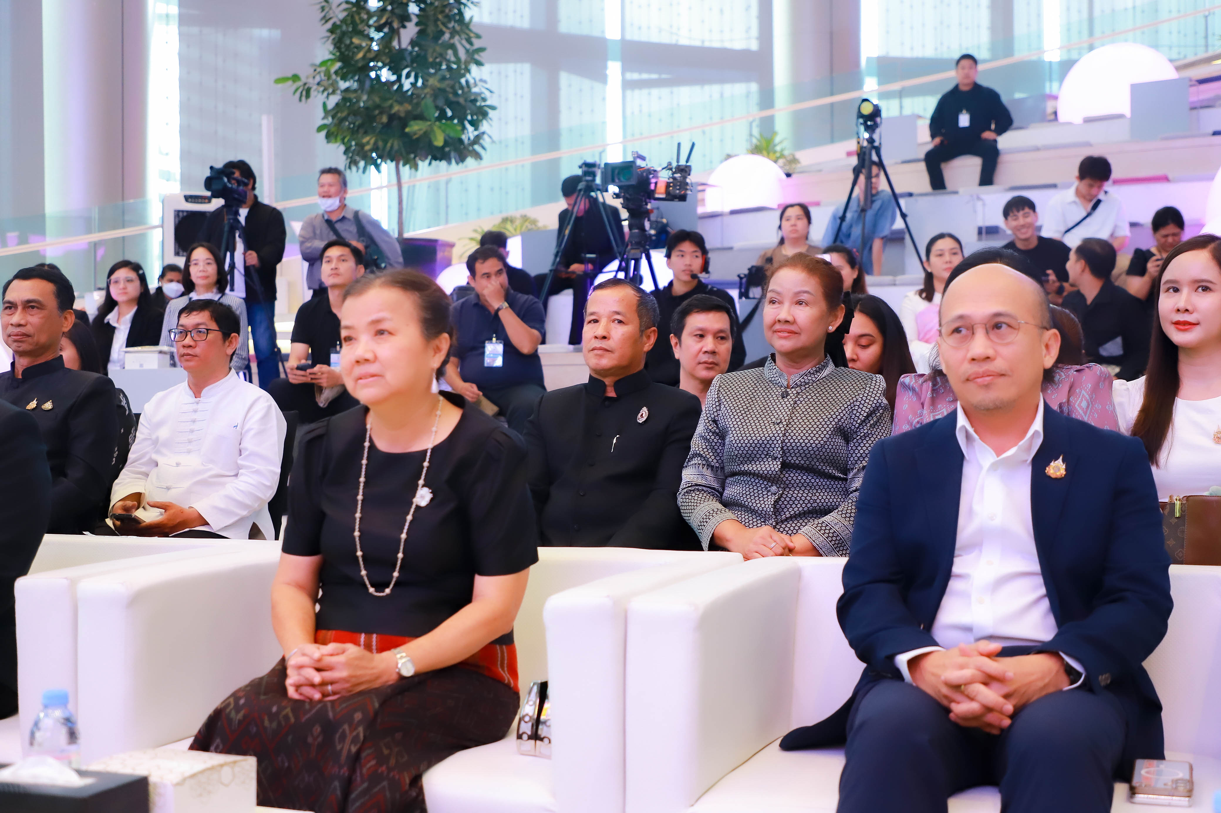 title - ผู้ตรวจราชการ ส.ป.ก. ร่วมพิธีเปิดงานหม่อนไหมสัญจร ณ กรุงเทพมหานครและจังหวัดนนทบุรี ครั้งที่ 3
